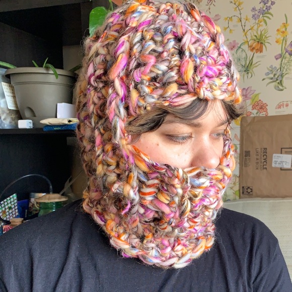 chunky knit multicolor rainbow balaclava - Picture 4 of 4